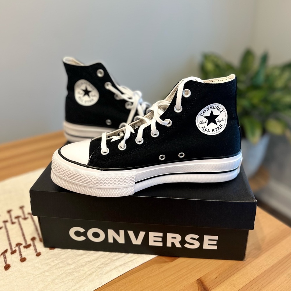 Chuck Taylor All Star Lift Hi Sneaker